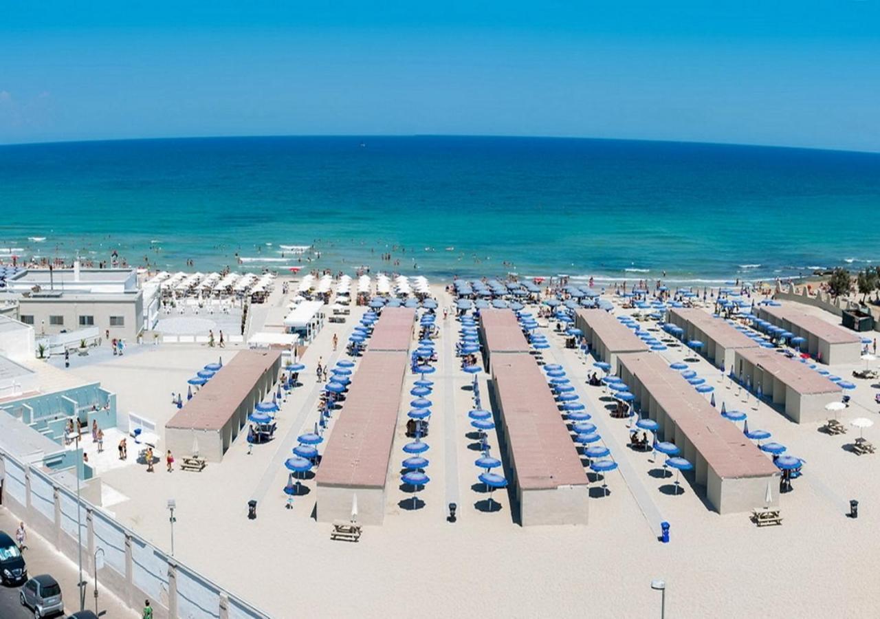Appartamento Di Fronte Al Mare By Apulia Accommodation Bari Exterior photo