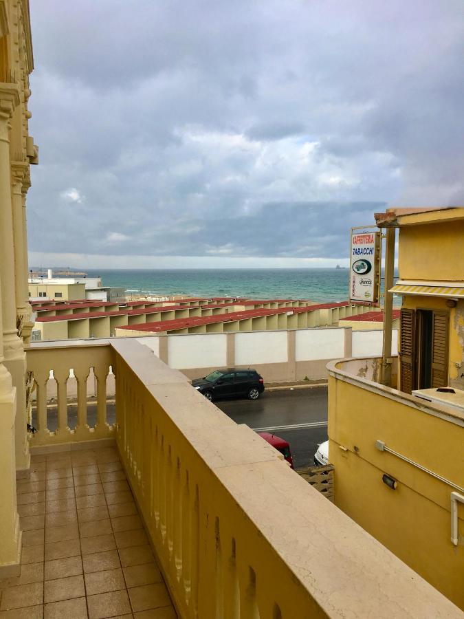 Appartamento Di Fronte Al Mare By Apulia Accommodation Bari Exterior photo