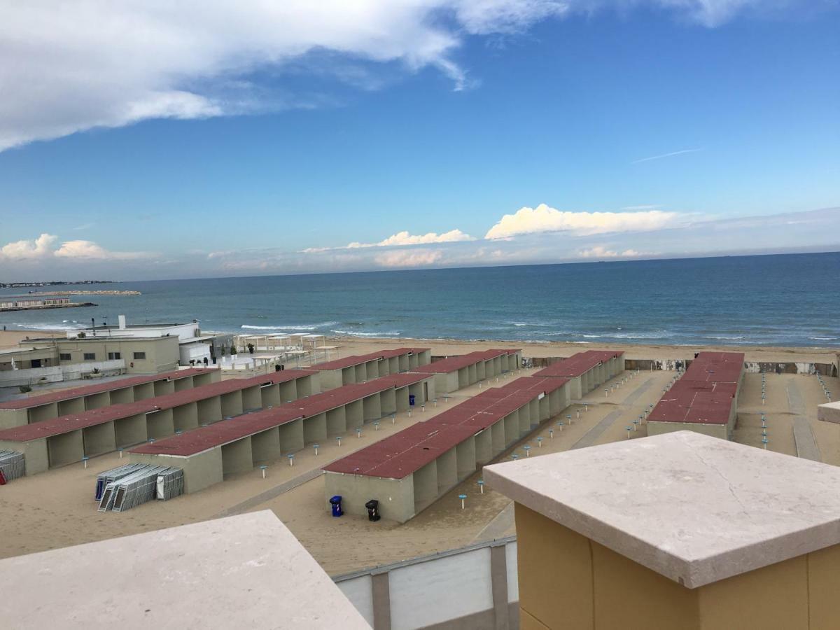 Appartamento Di Fronte Al Mare By Apulia Accommodation Bari Exterior photo